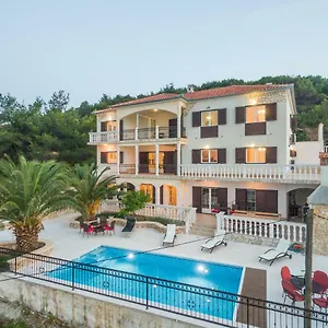 Apartment Iz Veli Iz